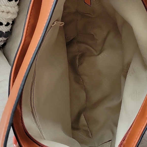 Jones New York Signature Ruby/Carmel Colorblock faux leather bag. Back zipper. - Picture 8 of 15